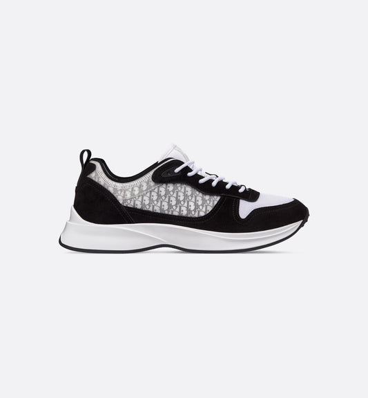 "25" Sneaker
