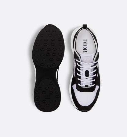 "25" Sneaker