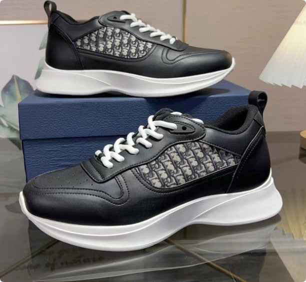 "25" Sneaker