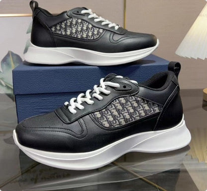 "25" Sneaker