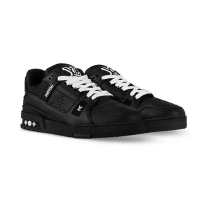 "V All Black" Trainer