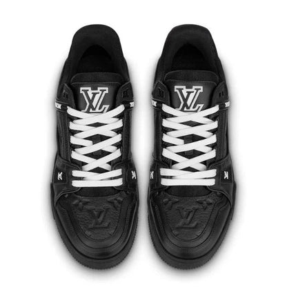 "V All Black" Trainer