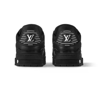 "V All Black" Trainer