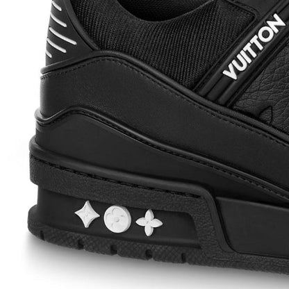 "V All Black" Trainer