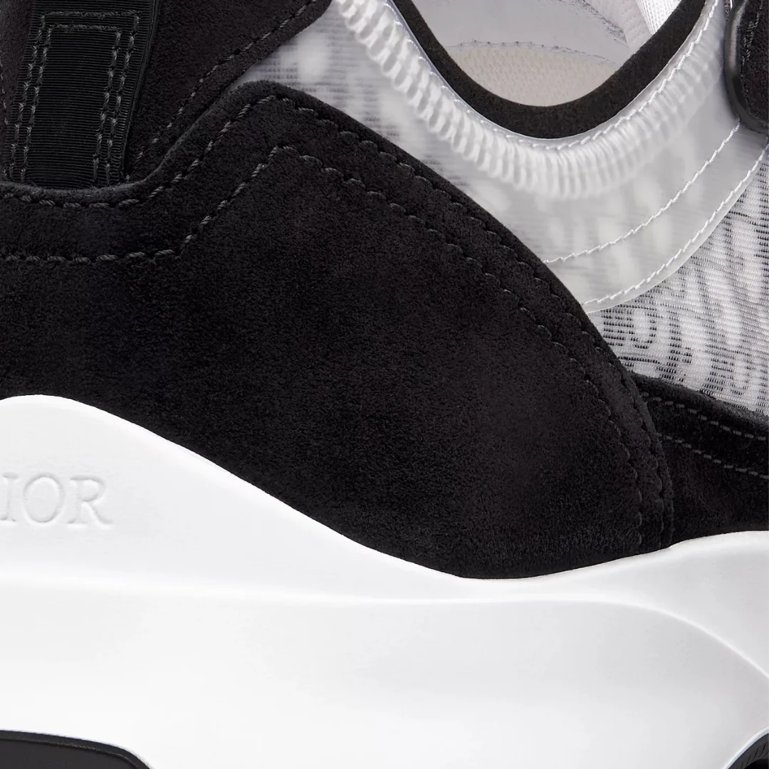 "25" Sneaker