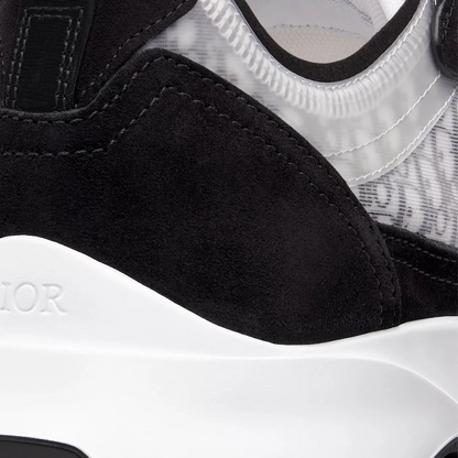 "25" Sneaker