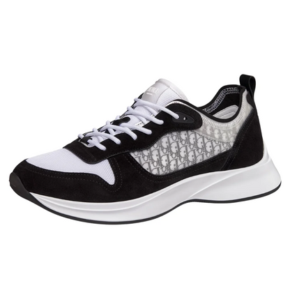 "25" Sneaker